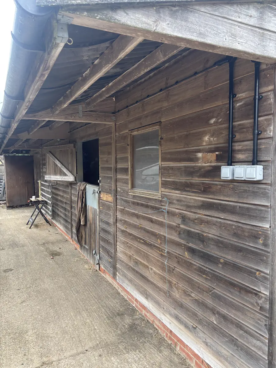 Stable block power